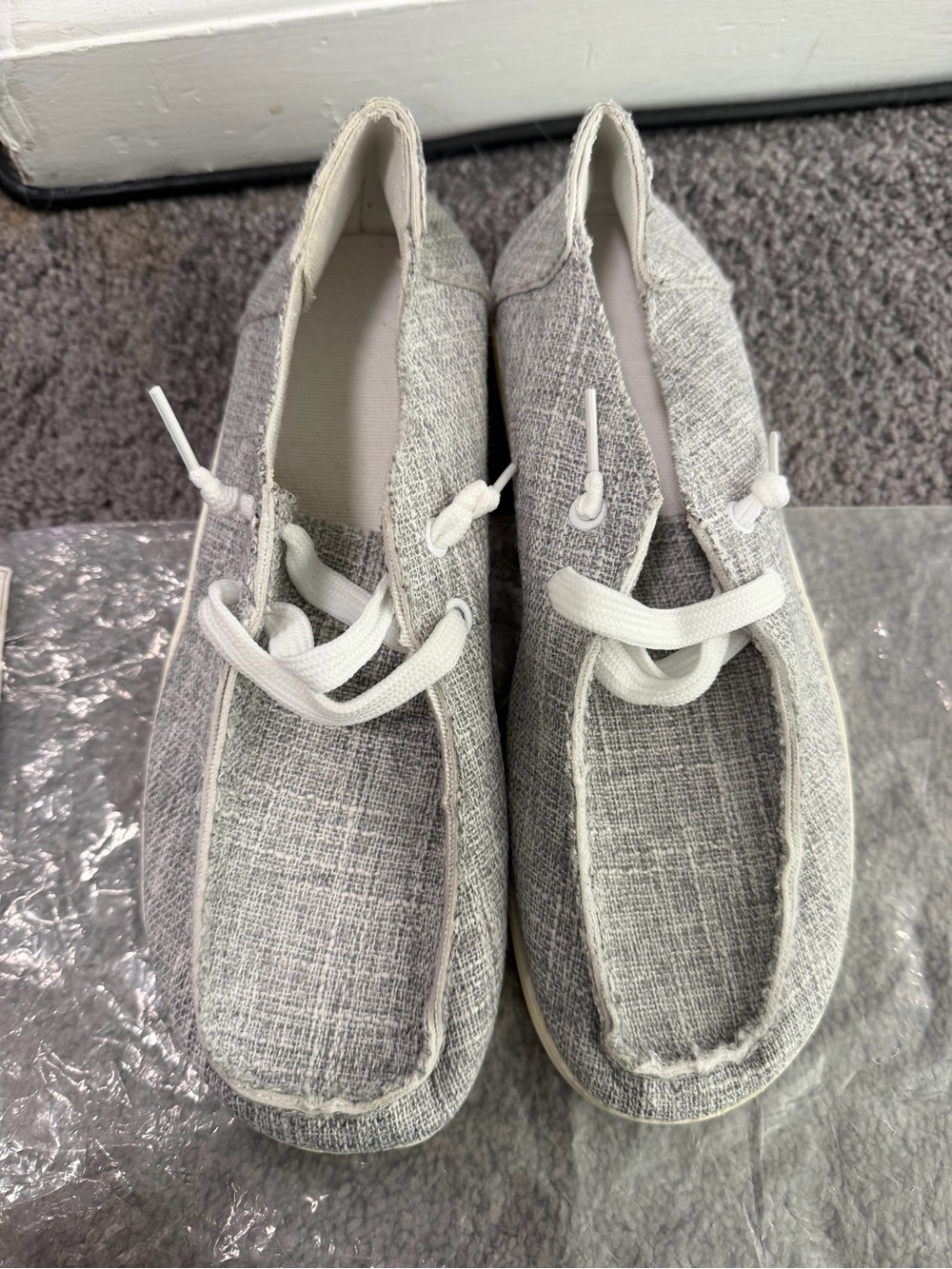 Casual Slip-On Women’s Canvas Shoes in Light Gray